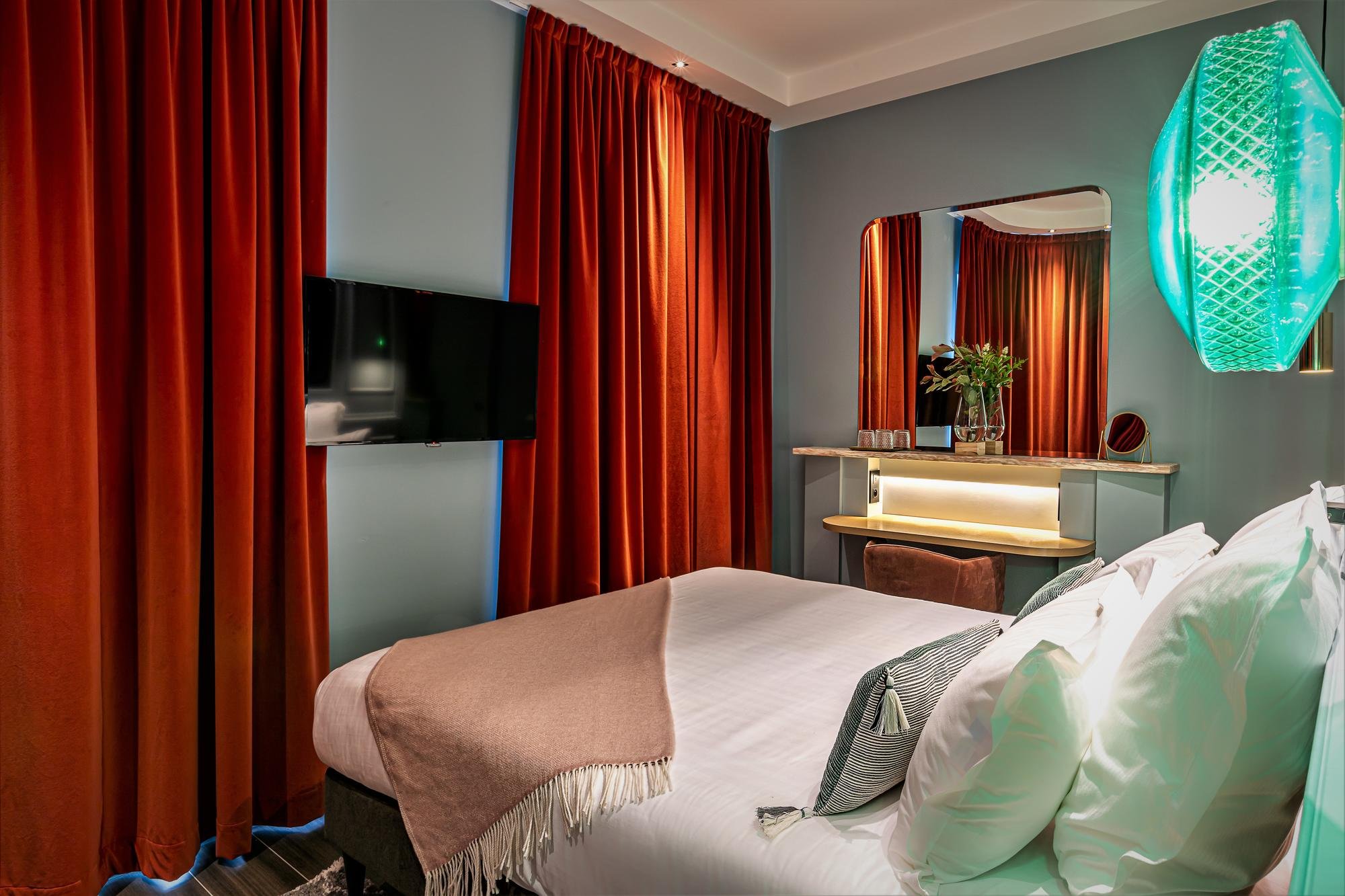 Hôtel Veryste - Verydouce Room - Bed and TV